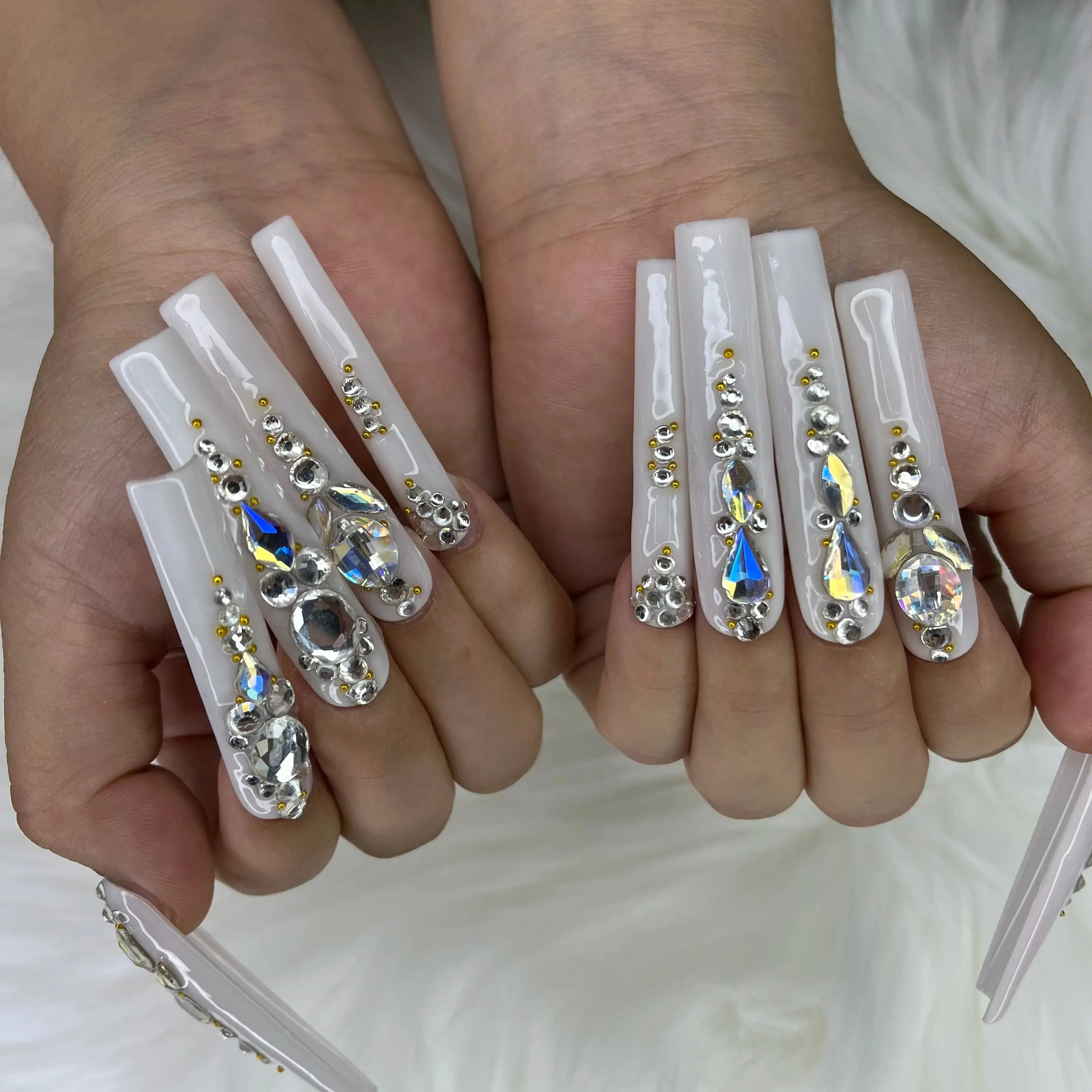 2026 Custom Acrylic Artificial Fingernails Handmade Press-on Nails with Logo Unique New Style Customized Packaging for Designers