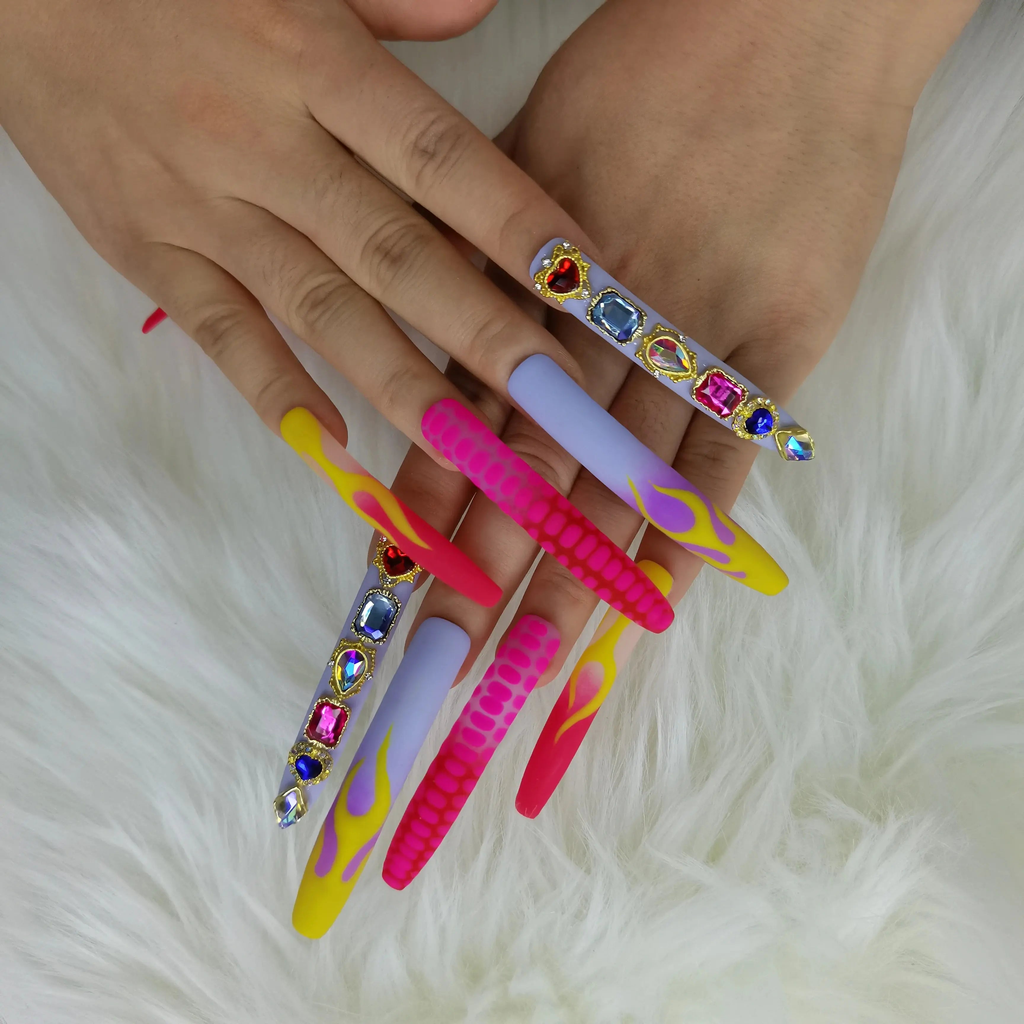 2026 Custom Acrylic Artificial Fingernails Handmade Press-on Nails with Logo Unique New Style Customized Packaging for Designers