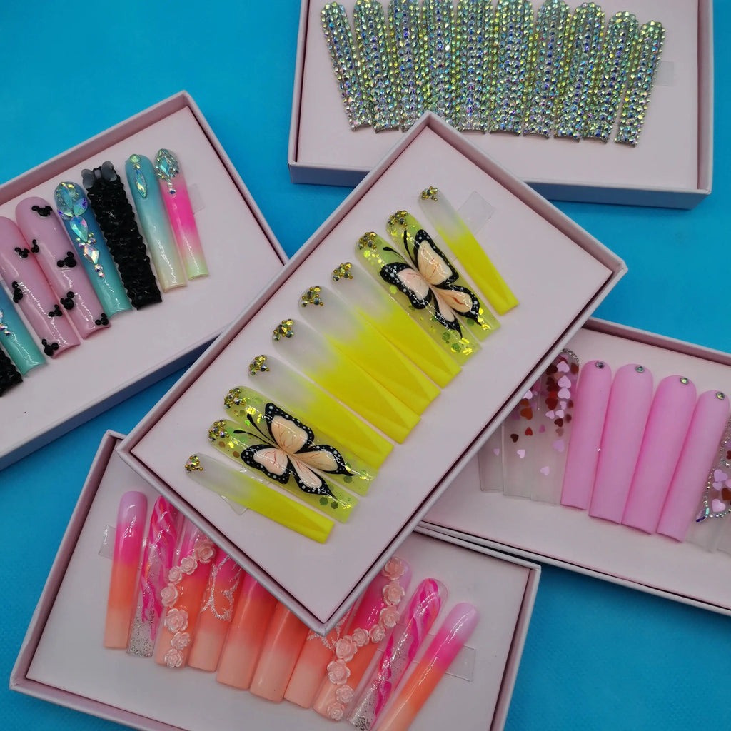 2026 Custom Acrylic Artificial Fingernails Handmade Press-on Nails with Logo Unique New Style Customized Packaging for Designers