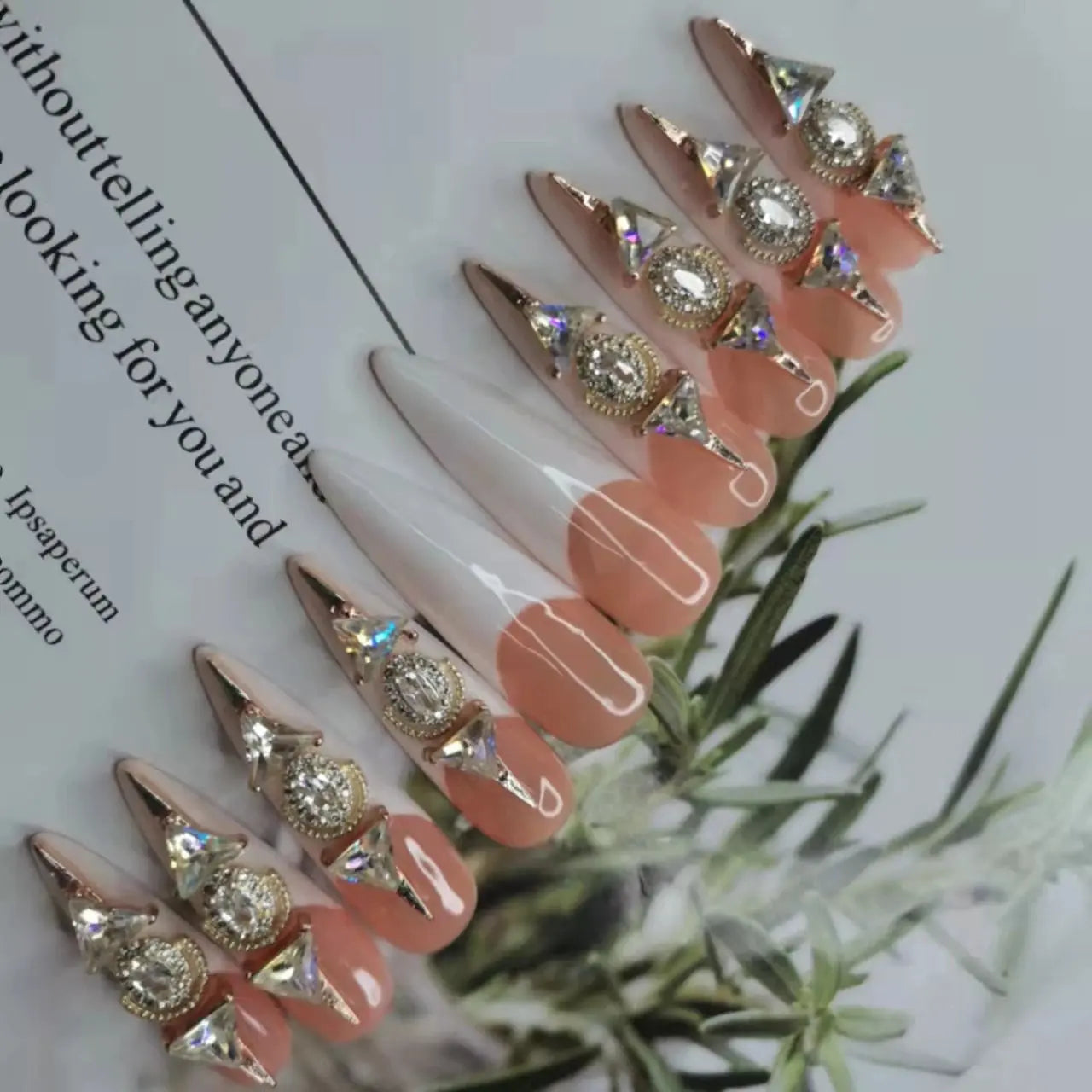 2026 Custom Acrylic Artificial Fingernails Handmade Press-on Nails with Logo Unique New Style Customized Packaging for Designers