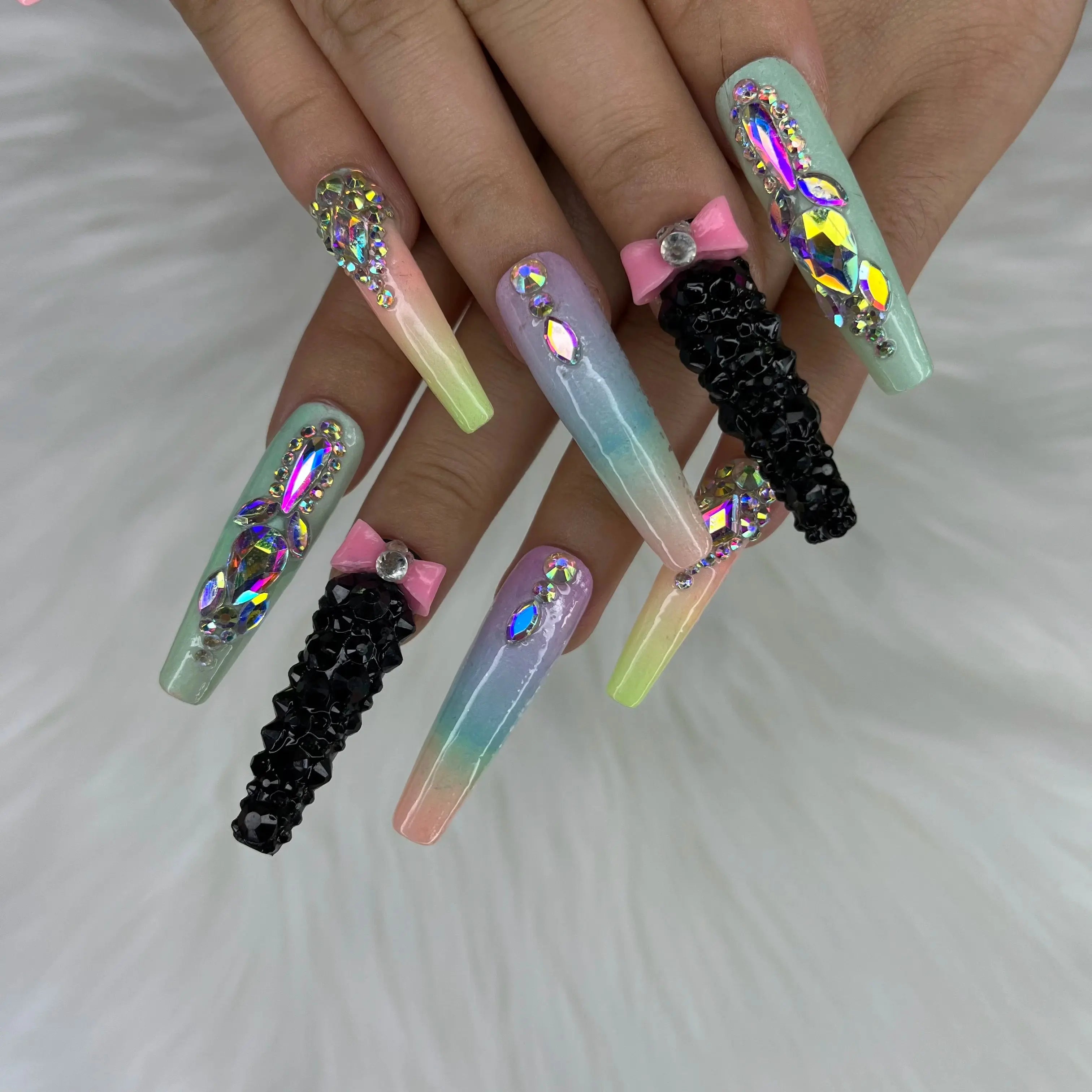 2026 Custom Acrylic Artificial Fingernails Handmade Press-on Nails with Logo Unique New Style Customized Packaging for Designers