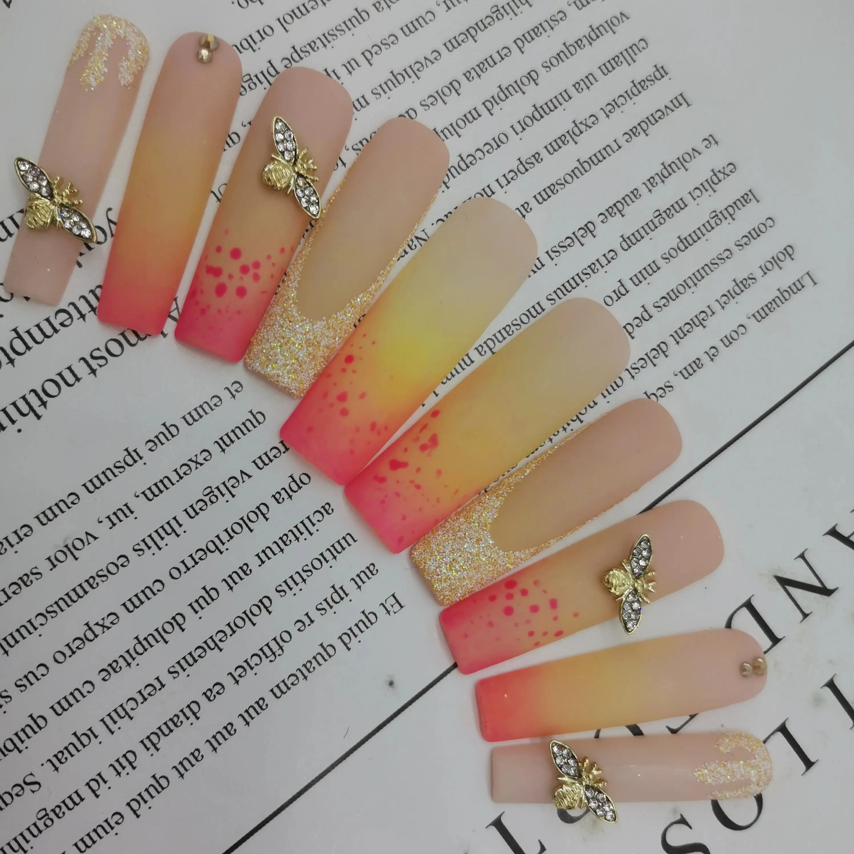 2026 Custom Acrylic Artificial Fingernails Handmade Press-on Nails with Logo Unique New Style Customized Packaging for Designers