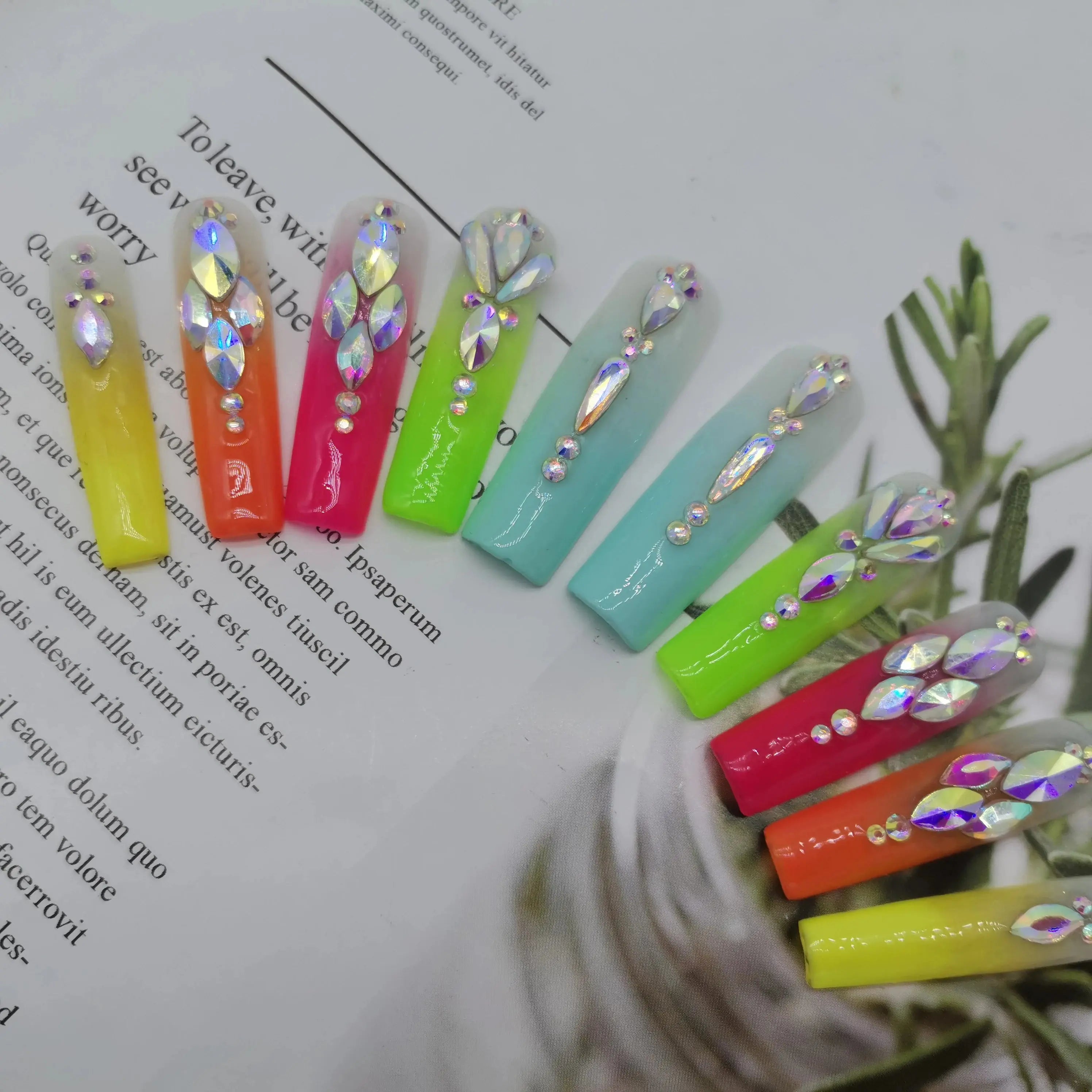 2026 Custom Acrylic Artificial Fingernails Handmade Press-on Nails with Logo Unique New Style Customized Packaging for Designers