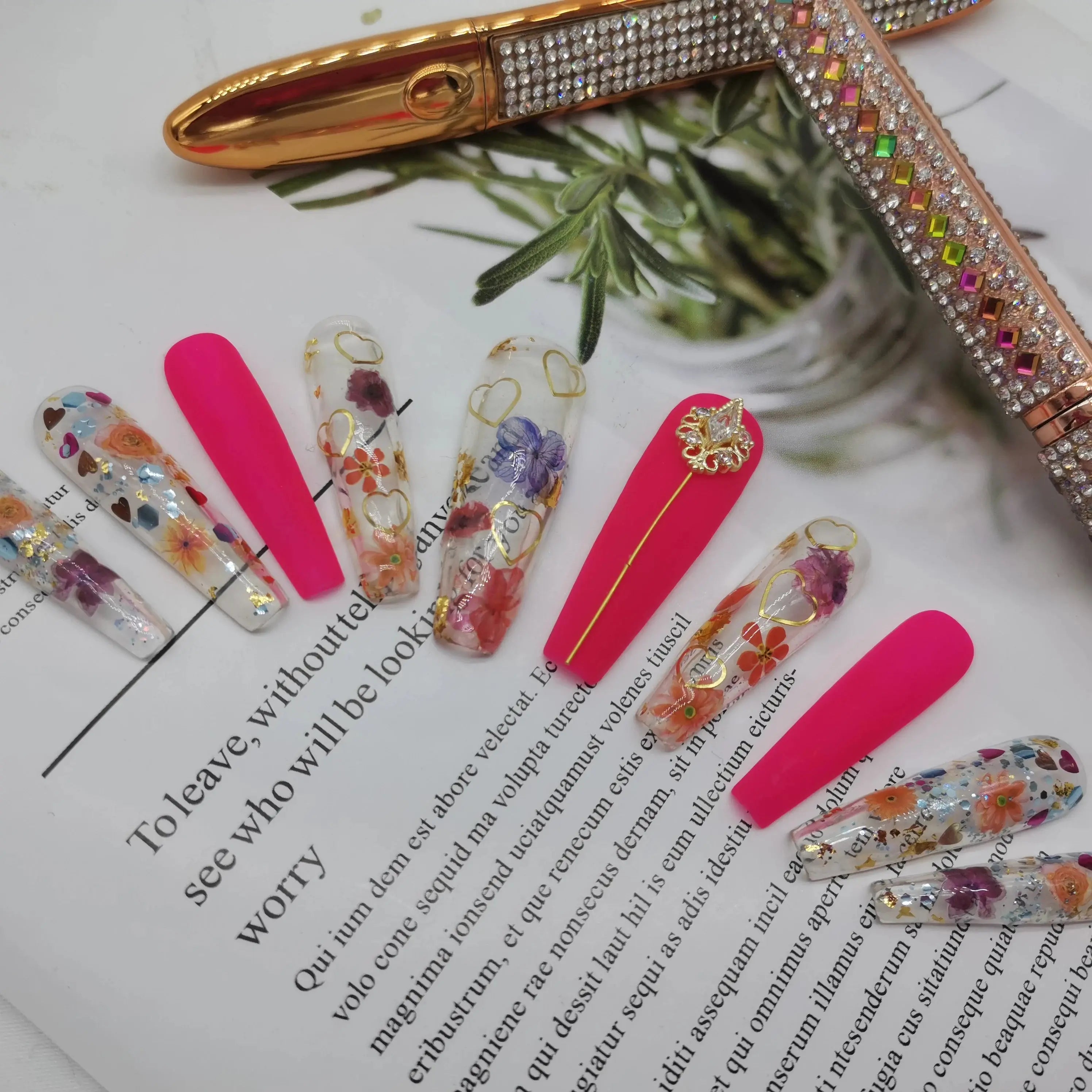 2026 Custom Acrylic Artificial Fingernails Handmade Press-on Nails with Logo Unique New Style Customized Packaging for Designers