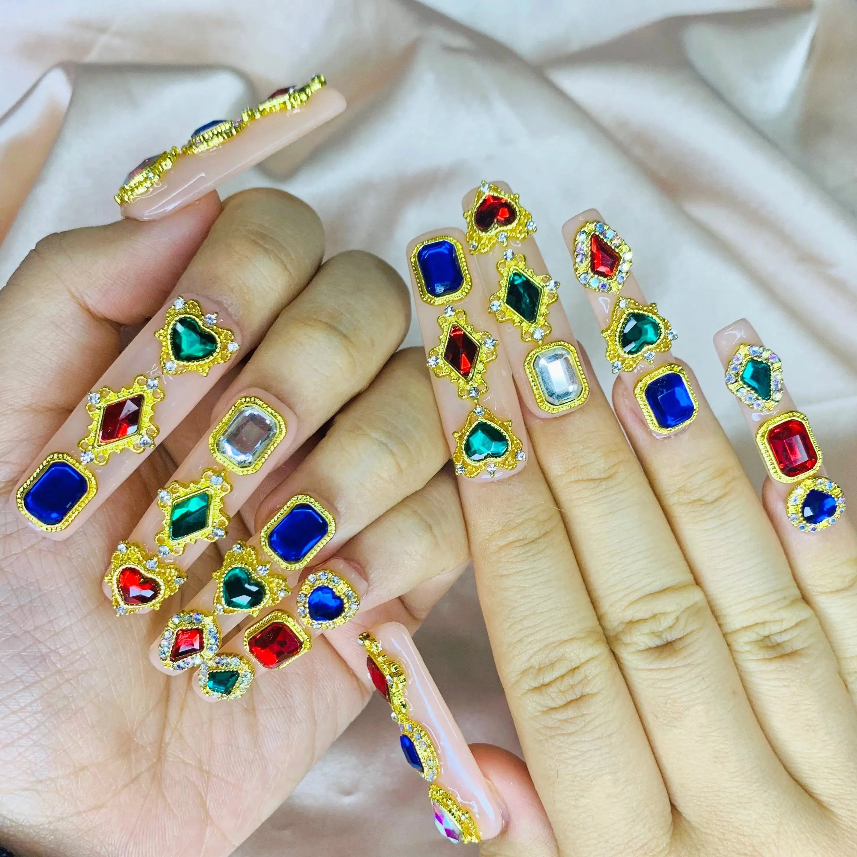 2026 Custom Acrylic Artificial Fingernails Handmade Press-on Nails with Logo Unique New Style Customized Packaging for Designers