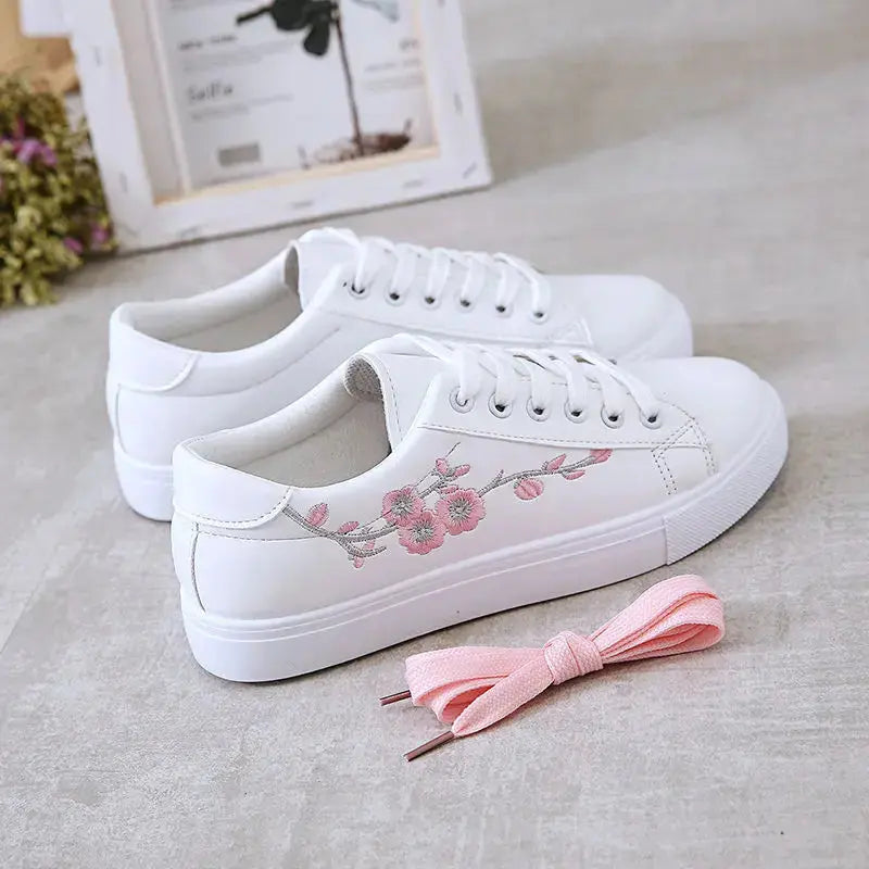 Embroidered Ladies White Shoes Casual Sports Shoes New Low-top Women's Shoes