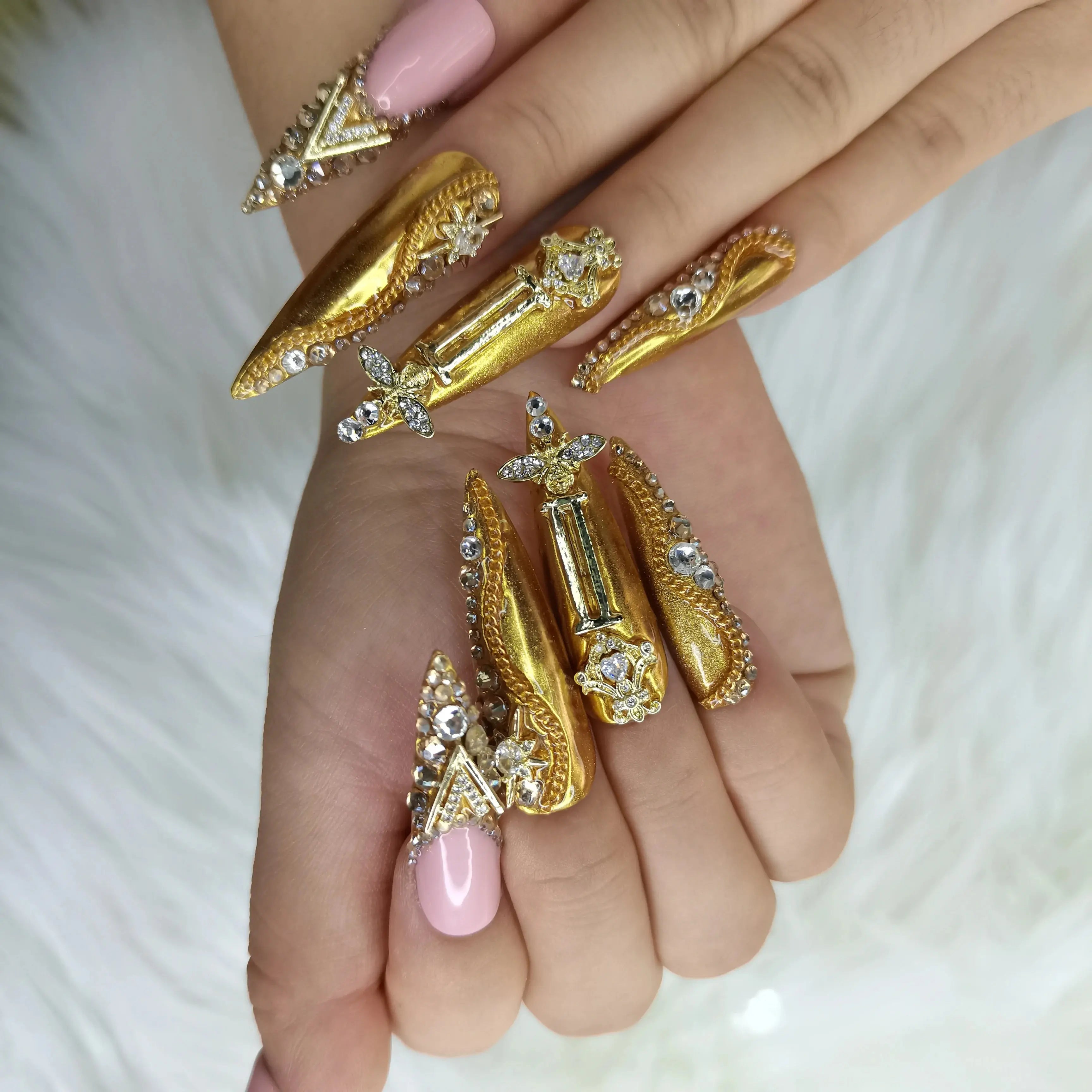 2026 Custom Acrylic Artificial Fingernails Handmade Press-on Nails with Logo Unique New Style Customized Packaging for Designers