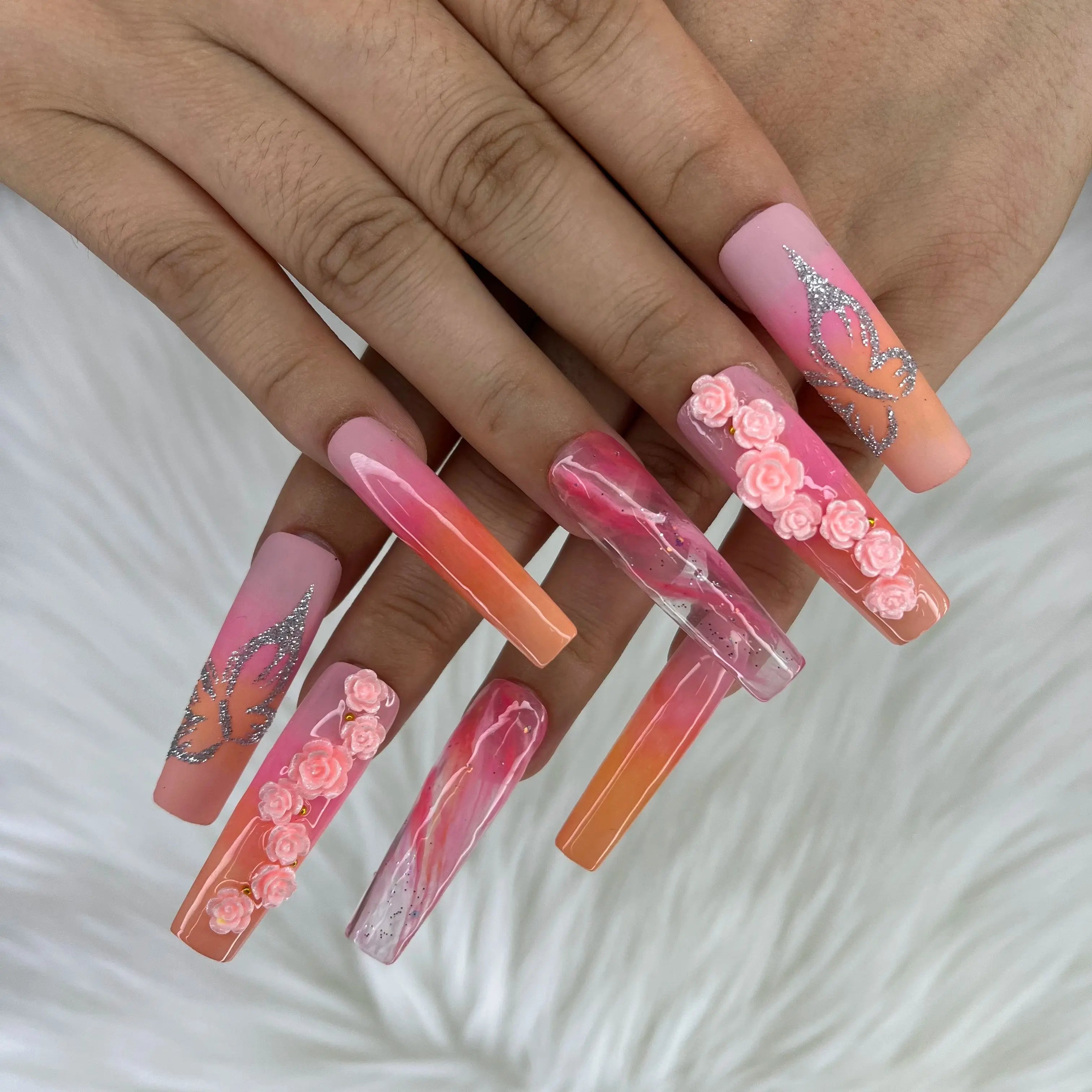 2026 Custom Acrylic Artificial Fingernails Handmade Press-on Nails with Logo Unique New Style Customized Packaging for Designers