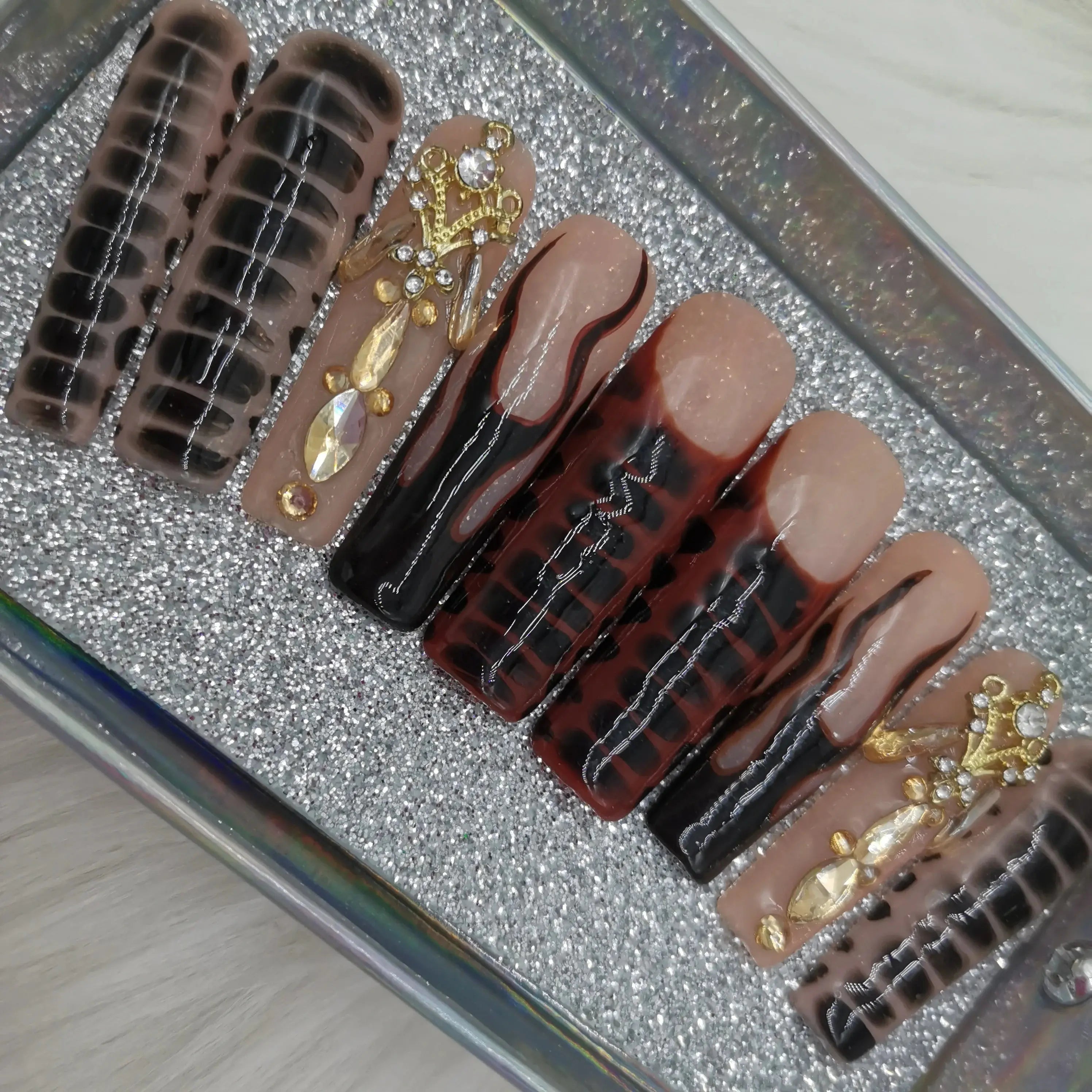 2026 Custom Acrylic Artificial Fingernails Handmade Press-on Nails with Logo Unique New Style Customized Packaging for Designers