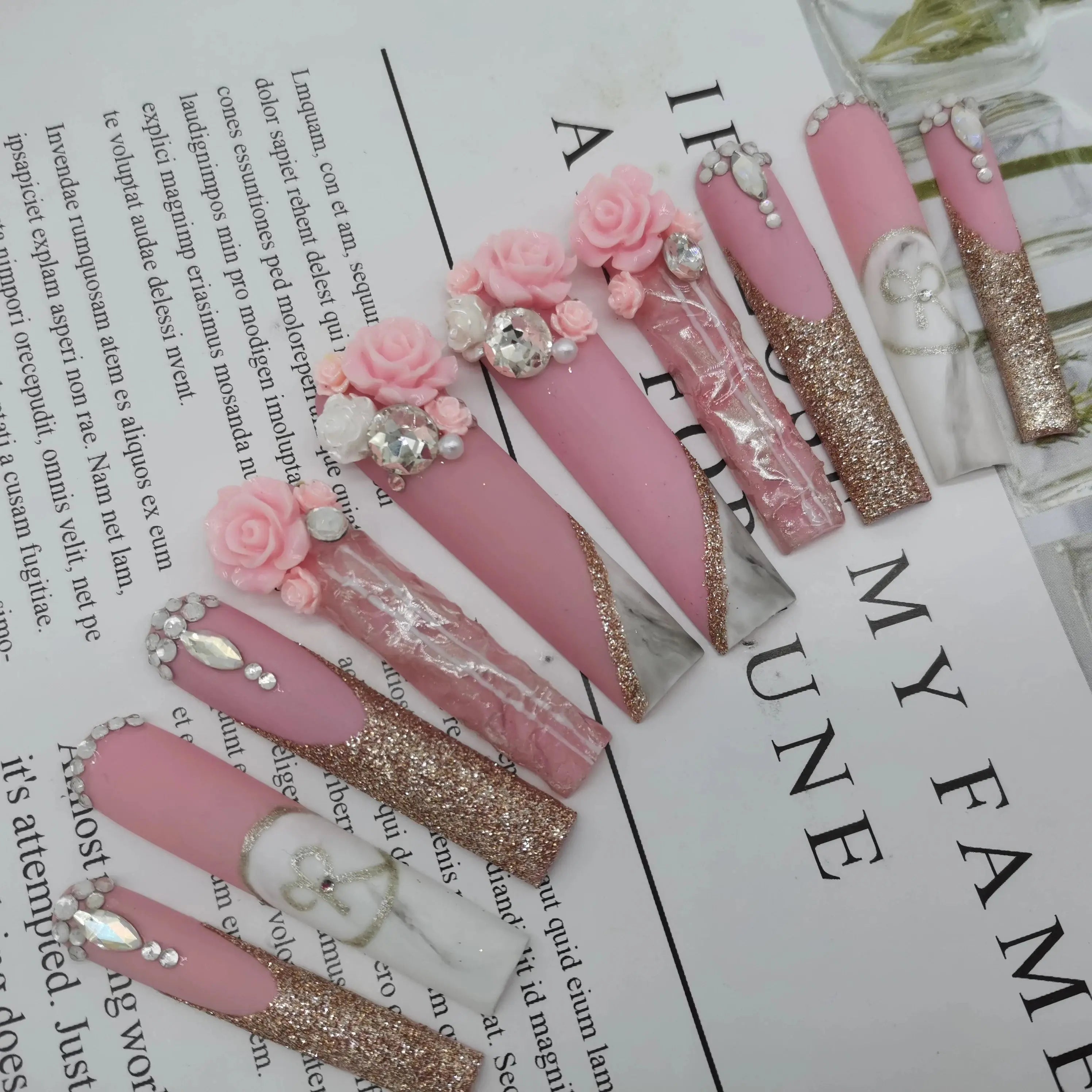 2026 Custom Acrylic Artificial Fingernails Handmade Press-on Nails with Logo Unique New Style Customized Packaging for Designers