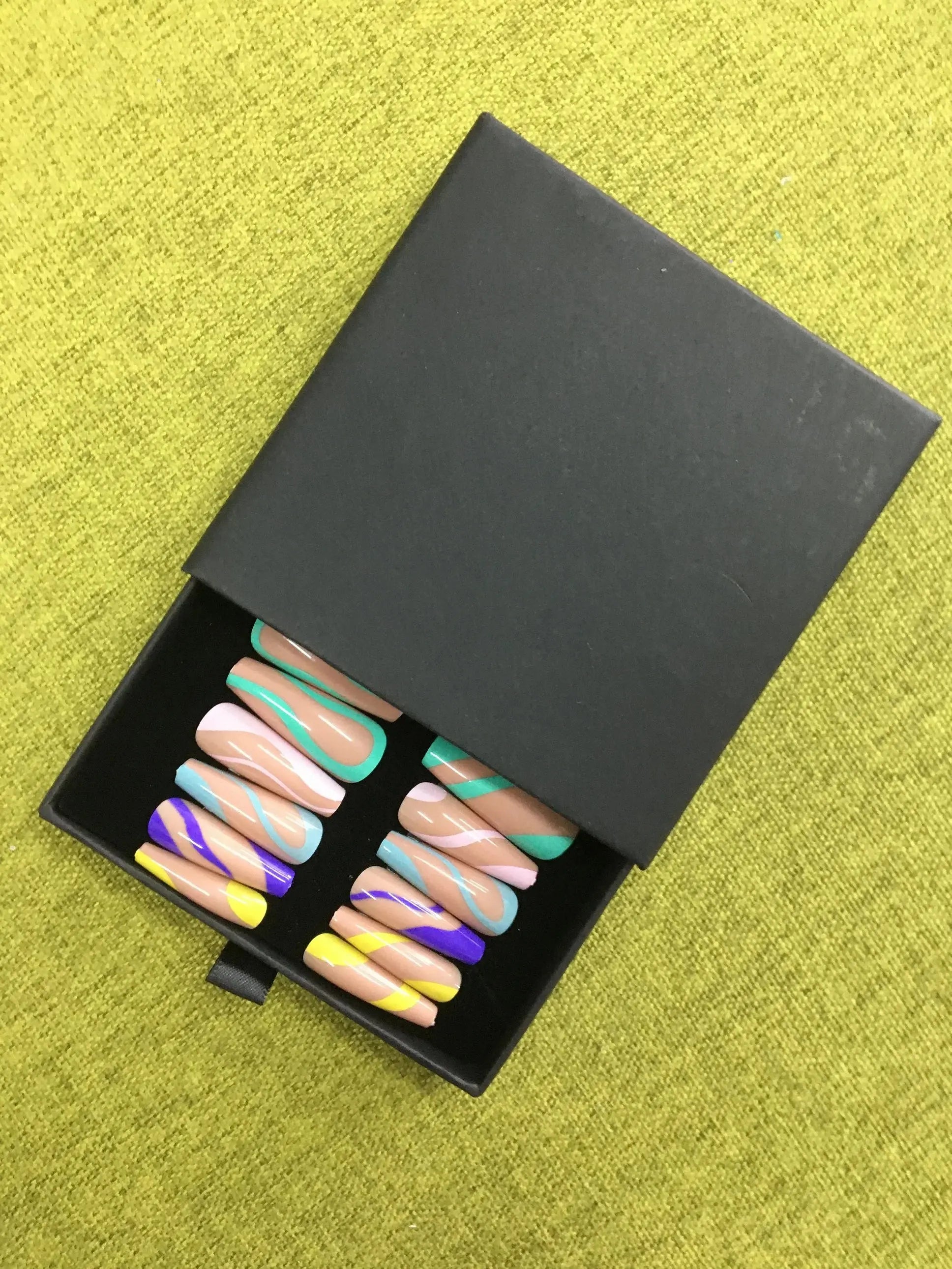 2026 Custom Acrylic Artificial Fingernails Handmade Press-on Nails with Logo Unique New Style Customized Packaging for Designers