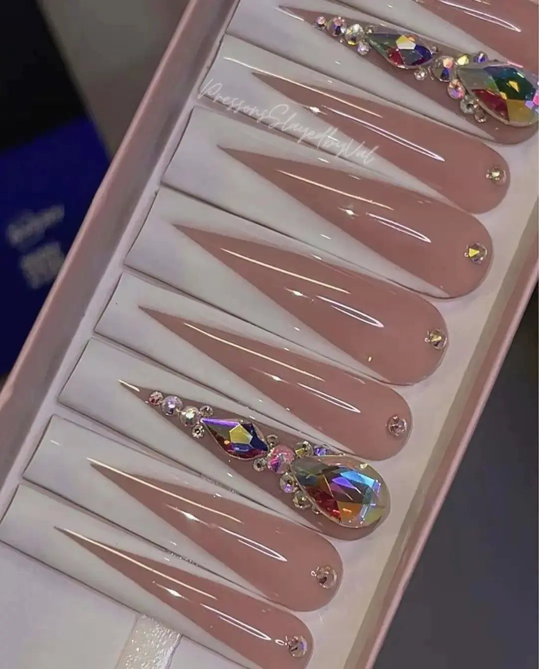 2026 Custom Acrylic Artificial Fingernails Handmade Press-on Nails with Logo Unique New Style Customized Packaging for Designers