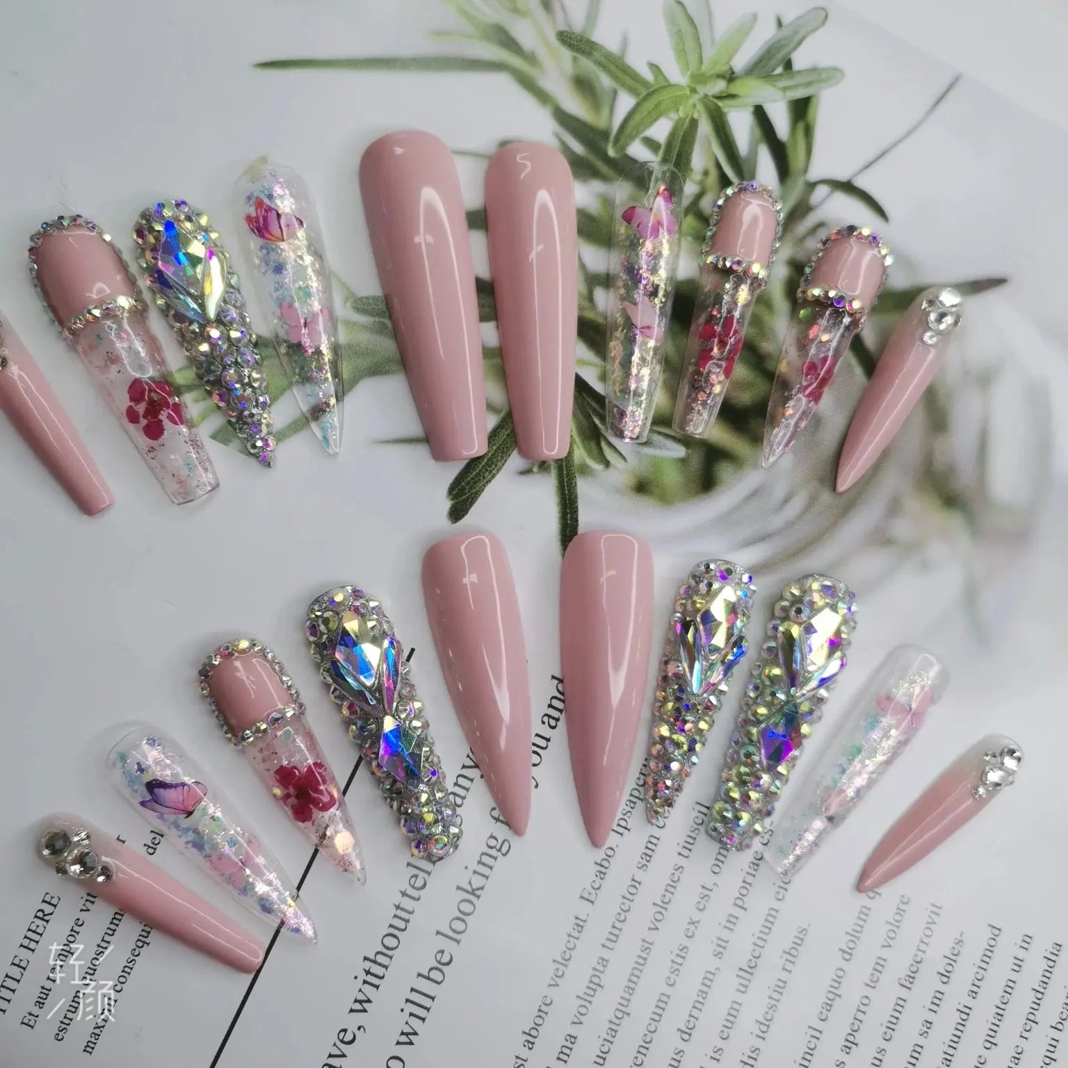 2026 Custom Acrylic Artificial Fingernails Handmade Press-on Nails with Logo Unique New Style Customized Packaging for Designers