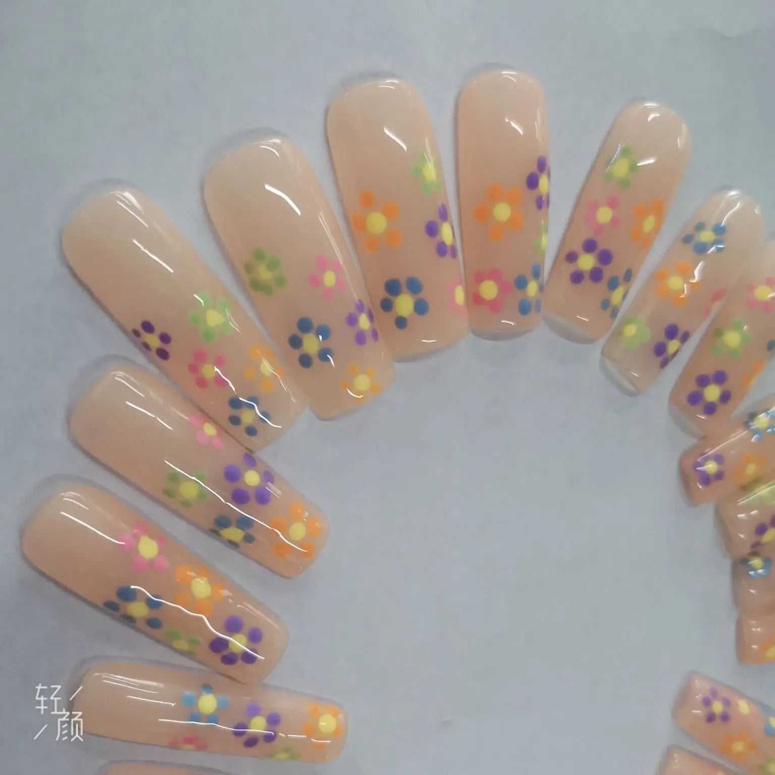 2026 Custom Acrylic Artificial Fingernails Handmade Press-on Nails with Logo Unique New Style Customized Packaging for Designers