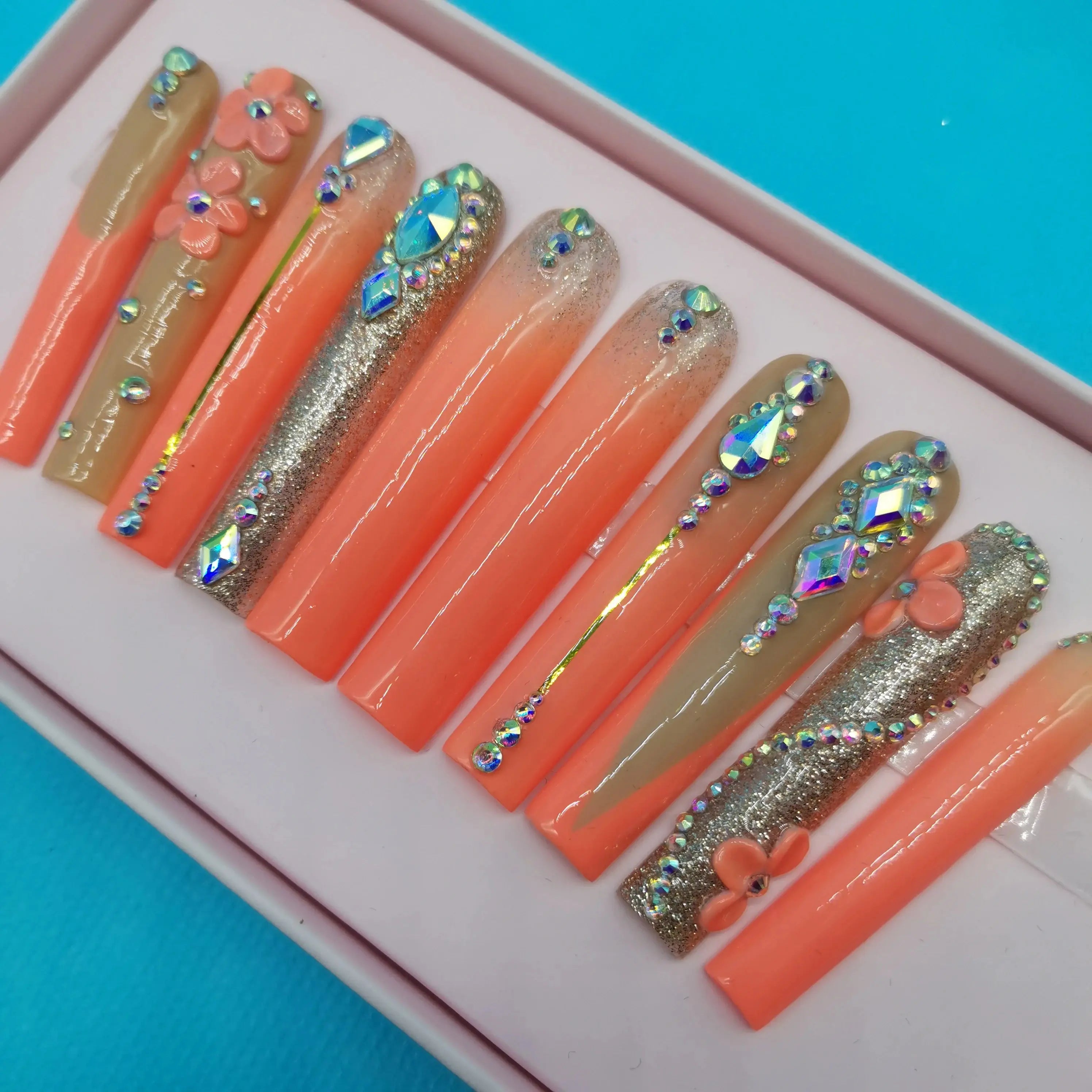 2026 Custom Acrylic Artificial Fingernails Handmade Press-on Nails with Logo Unique New Style Customized Packaging for Designers