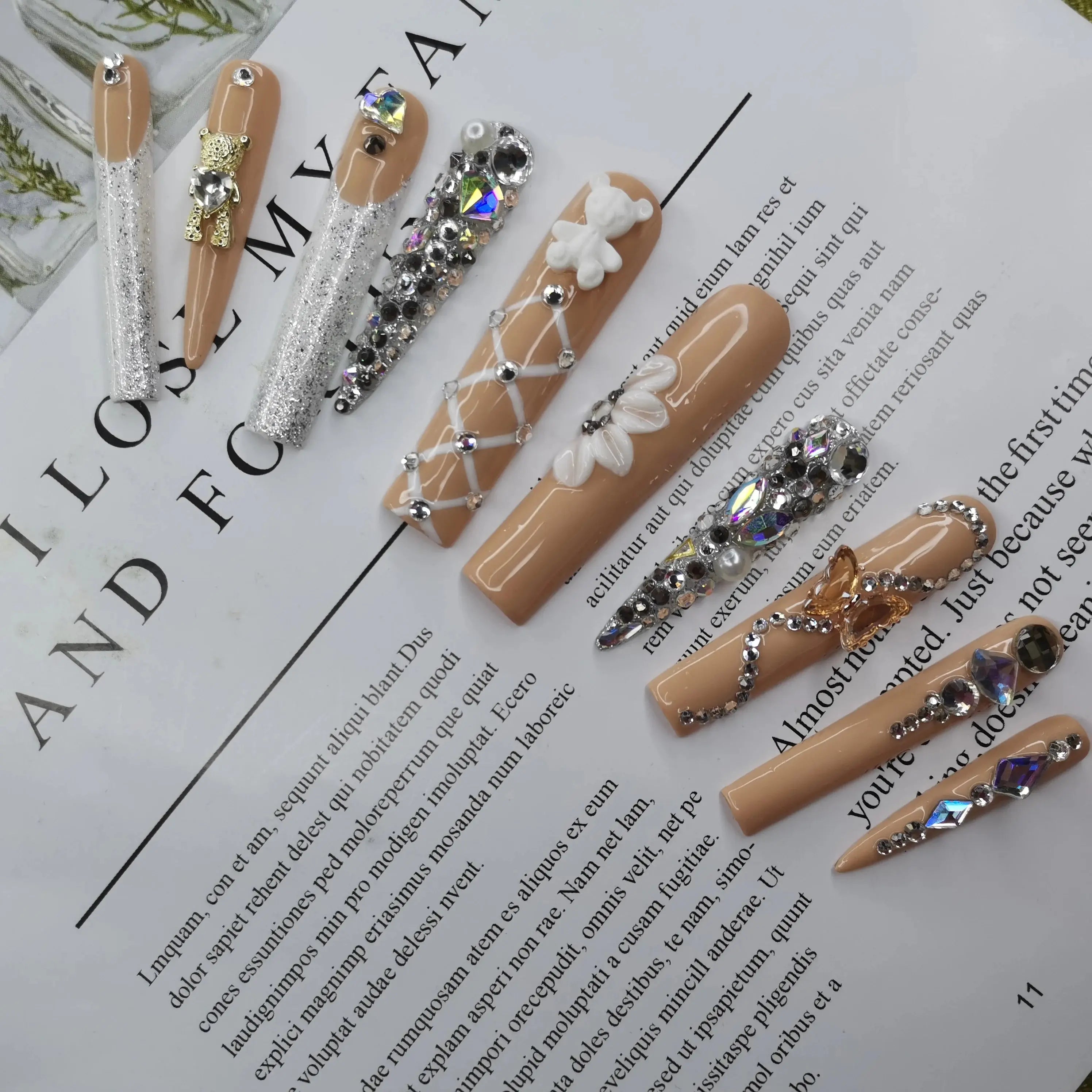 2026 Custom Acrylic Artificial Fingernails Handmade Press-on Nails with Logo Unique New Style Customized Packaging for Designers