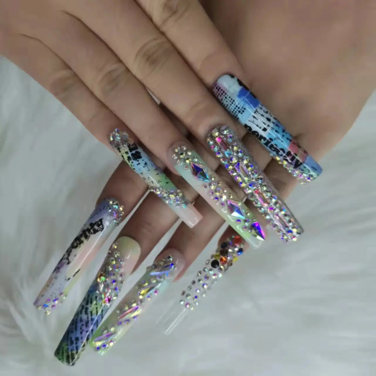 2026 Custom Acrylic Artificial Fingernails Handmade Press-on Nails with Logo Unique New Style Customized Packaging for Designers