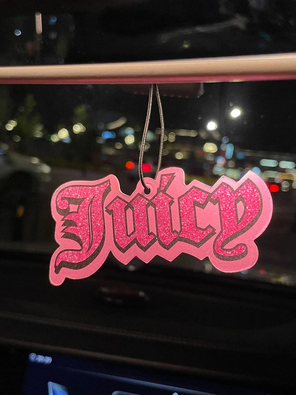 Perfume Bottle with Freesia and English Pear Scent (International Trend) Car Air Freshener, Wardrobe Air Freshener, Perfume, Rearview Mirror Decoration, Car Accessories Interior Pendant, Natural Fragrance to Purify the Air, A