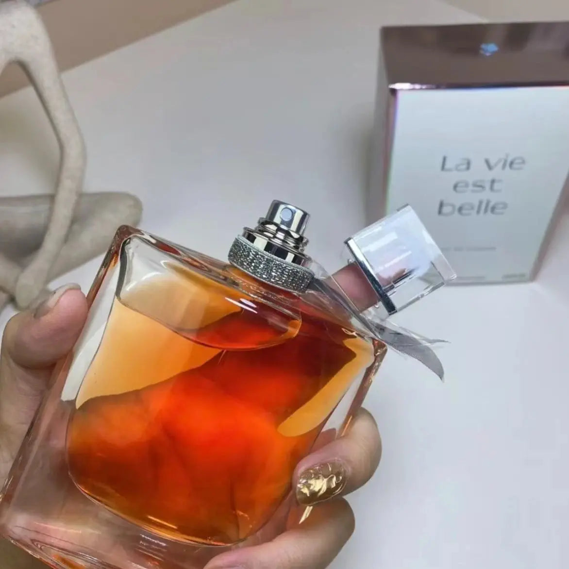 75ML Popular luxury perfume Floral and fruit-scented seasoning Exudes an intellectual aura Elegant yet lively Suitable dating