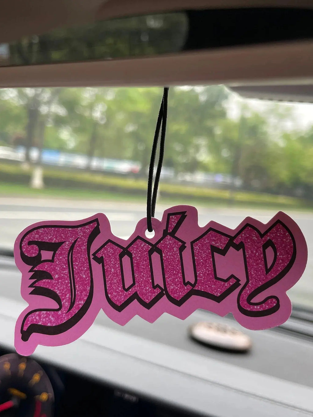 Perfume Bottle with Freesia and English Pear Scent (International Trend) Car Air Freshener, Wardrobe Air Freshener, Perfume, Rearview Mirror Decoration, Car Accessories Interior Pendant, Natural Fragrance to Purify the Air, A